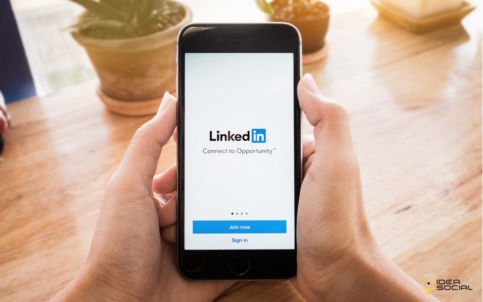 (2) LinkedIn Accounts Same Email: Is It Possible? [Manage Your Multiple Accounts]